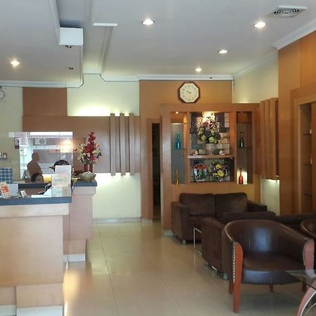 Hotel Harapan Makassar Buitenkant foto